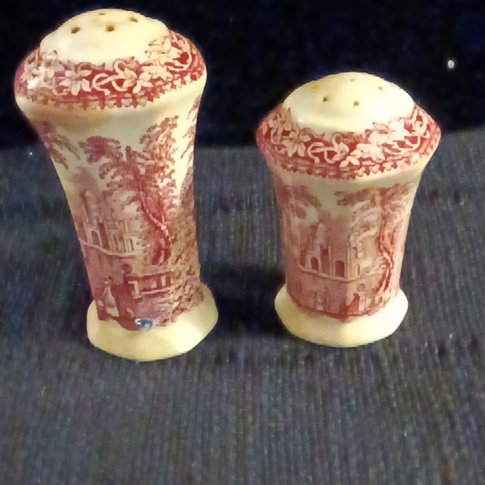 Vtg Pink and White Mason's Vista Salt-n-Pepper Shakers